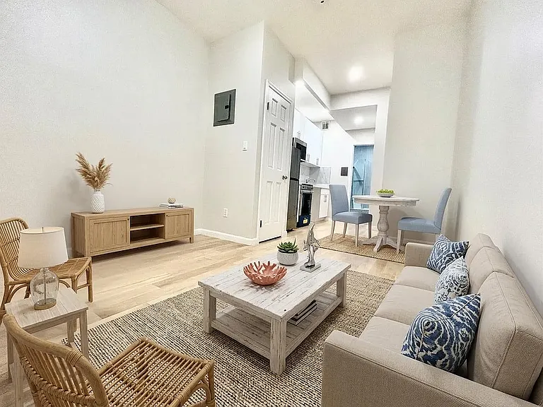 335 W 29th St #4L — Photo 3