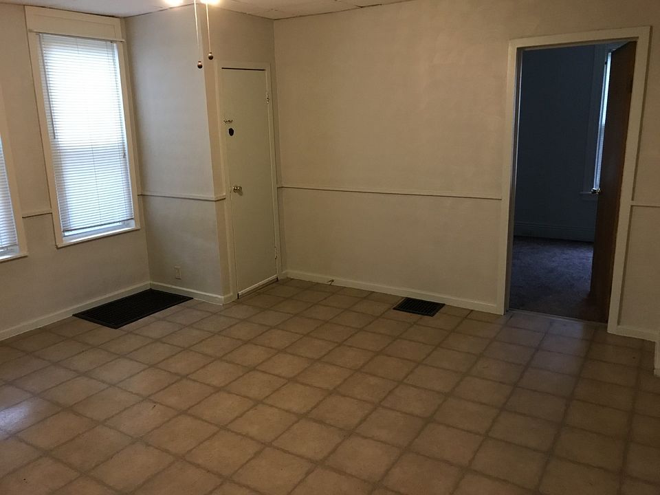 2nd image of 449 Huron St #2