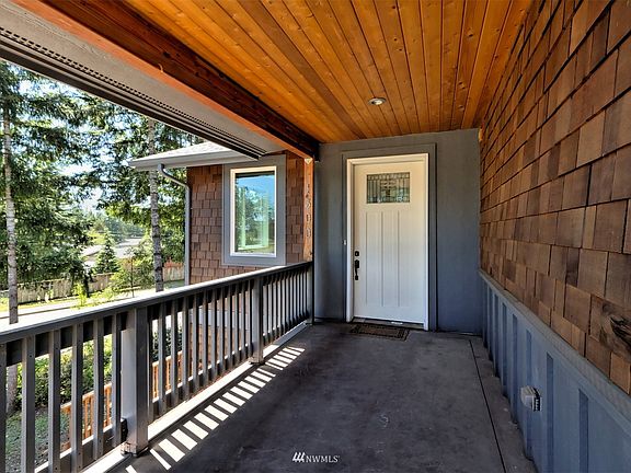 Nice entry with gentle ramp from the driveway, no stairs!