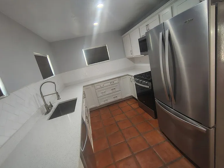 23 E Adams St — Photo 8