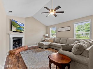 1315 Oak Ridge Ct, Simpsonville, KY 40067