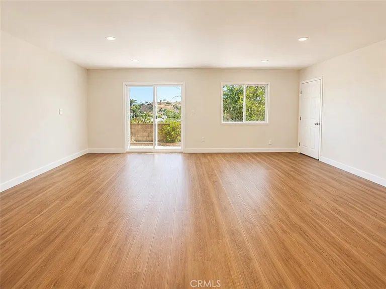 1180 Langley Way — Photo 4