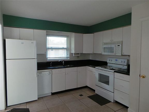 4th image of 11023 Cherry Dr
