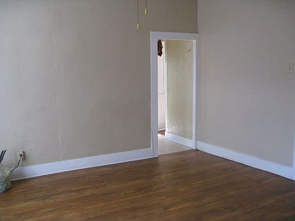 5th image of 401 NE 2nd St