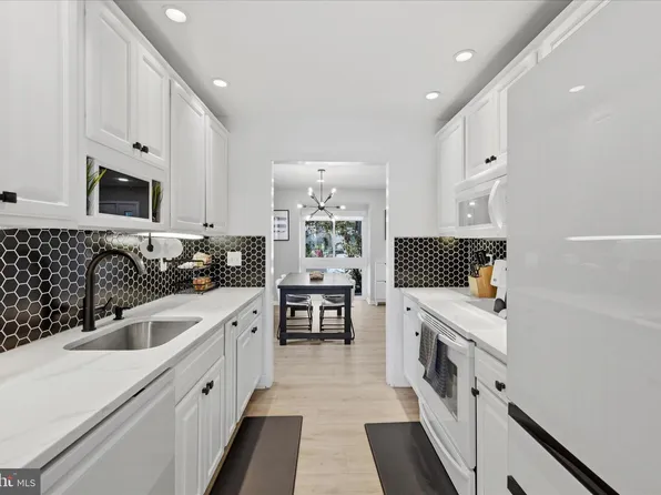 9806 Sweet Mint Dr, Vienna, VA 22181