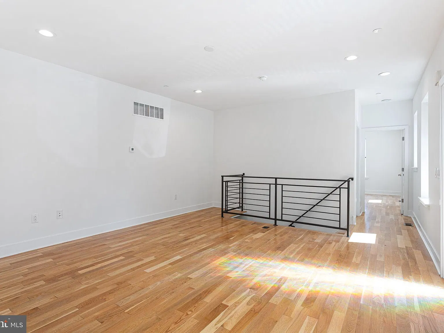 3 bed, 3.0 bath, 2511 sqft, $2,250 — Photo 2