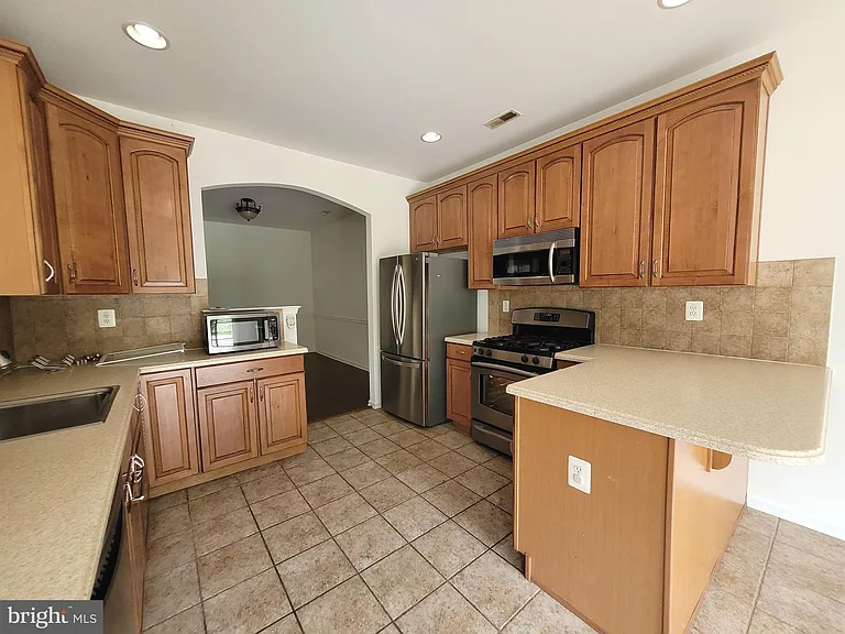 35 Tudor Ct — Photo 8