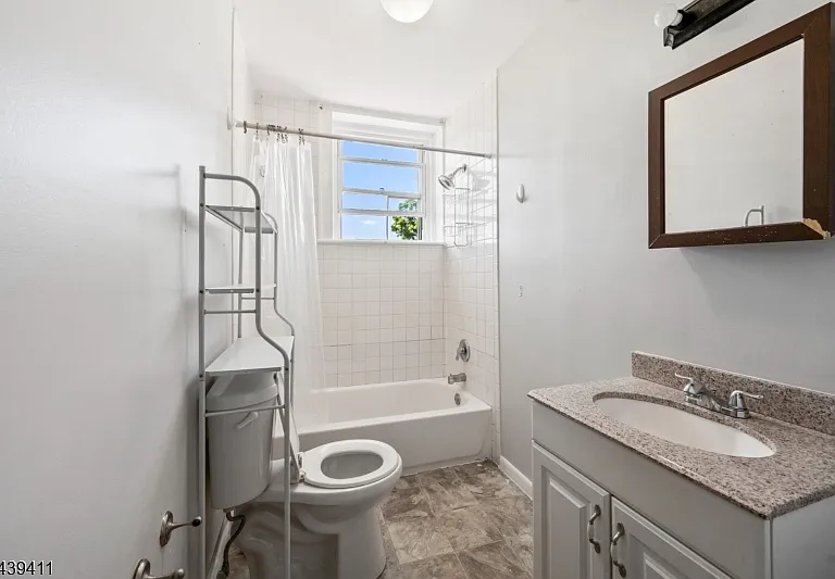 107 Macarthur Ave #4B — Photo 2