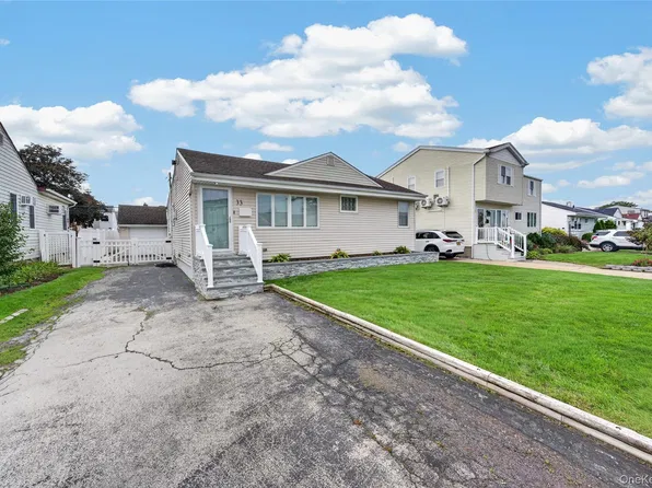 33 Hubbard Avenue, Freeport, NY 11520