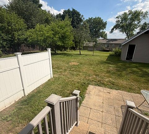 3rd image of 1542 Blossom St SE