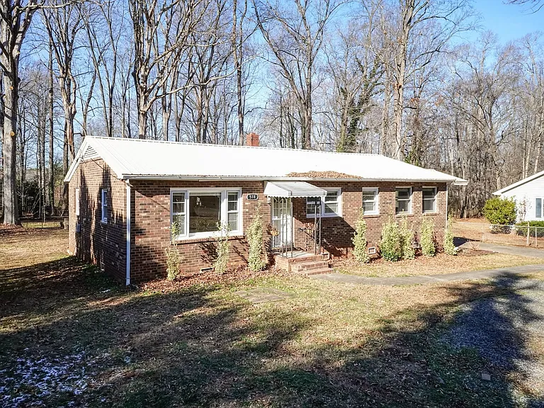 518 Buttonwood Dr — Photo 1