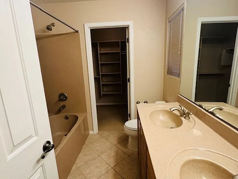 8455 N Placita De La Manzana — Photo 17