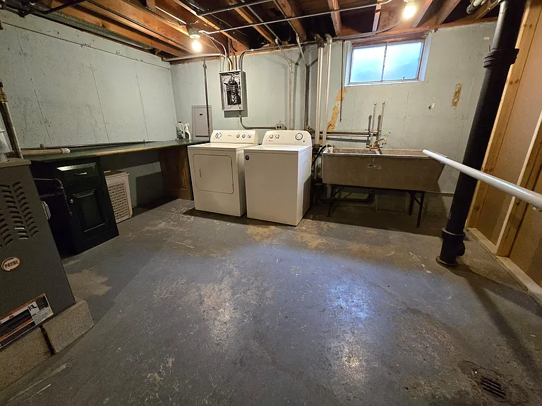 739 E Maple St — Photo 15