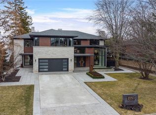 2250 Chancery Ln W, Oakville, ON L6J 6A3