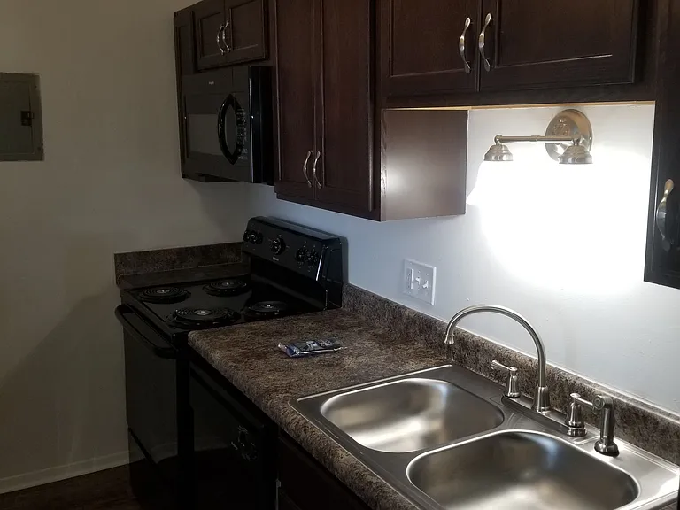 Fairmont Apartments — Photo 7