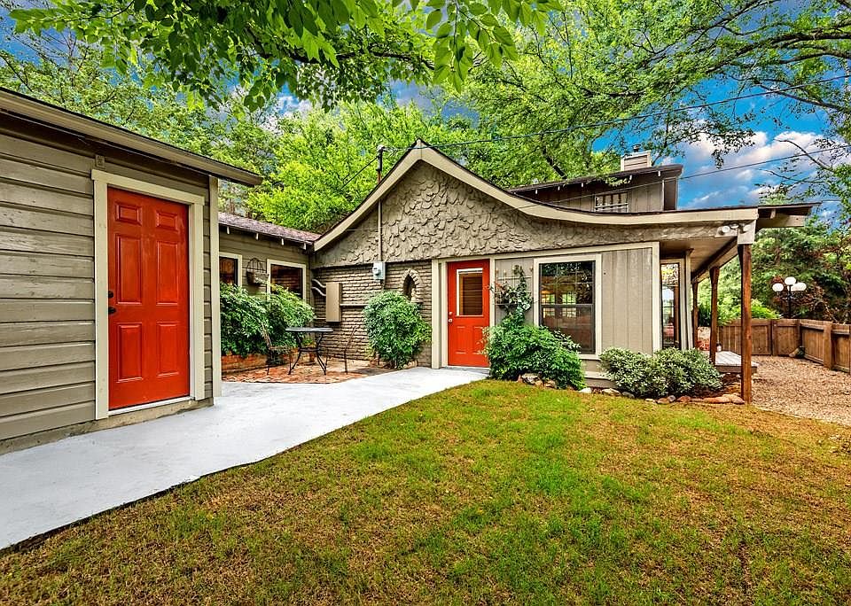 1st image of 124 N Oakwood Dr
