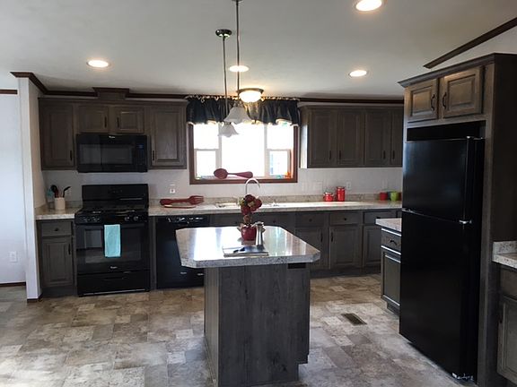 4th image of 33 Cardinal Dr