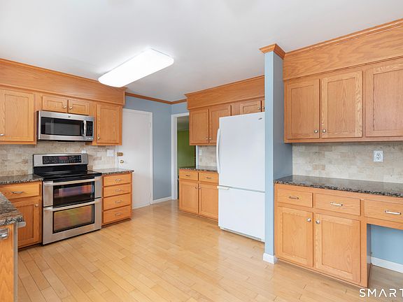 4th image of 605 South Greenbrier Drive