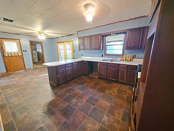 5th image of 117 Pin Oak St