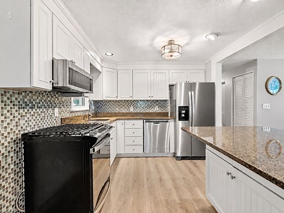 5th image of 15 Sharyn Cir