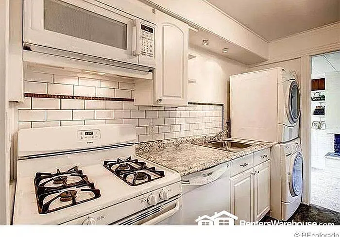 3030 S Bellaire St — Photo 11