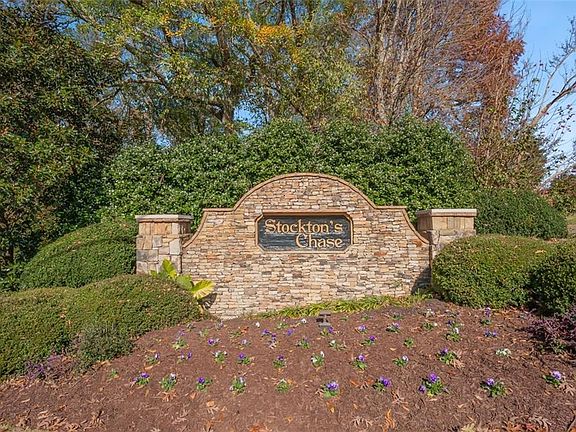 3rd image of 4131 Brasher Dr NE