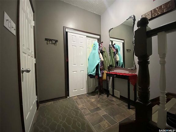 3rd image of 576 5th Ave NE