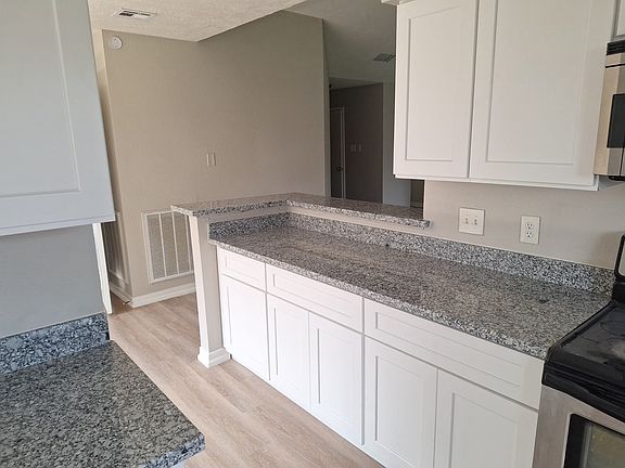 5th image of 2411 Farriers Bend Dr