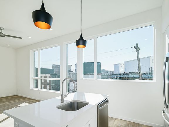 3rd image of 1909 E Dauphin St #Penthouse
