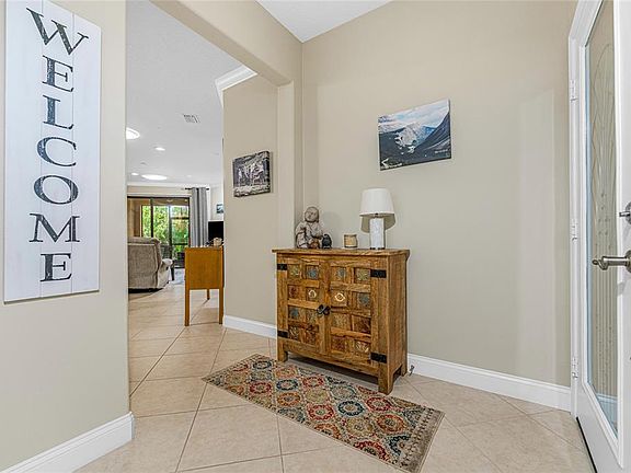 5th image of 2458 Oswego Dr