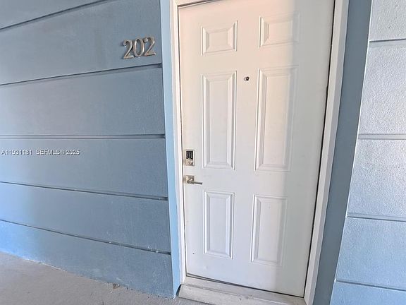 3rd image of 1620 NW 18th St #21