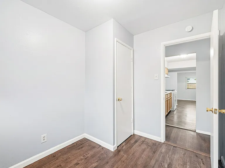 10519 Renfrew Dr — Photo 36
