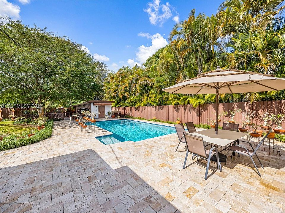 1st image of 564 De Leon Dr