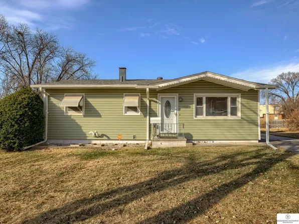 7826 Parker St, Omaha, NE 68114