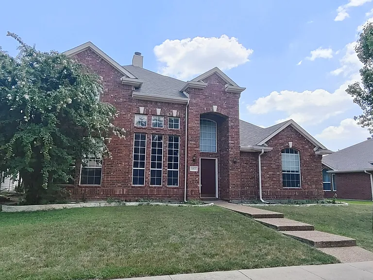 1412 Brenda Ln — Photo 3