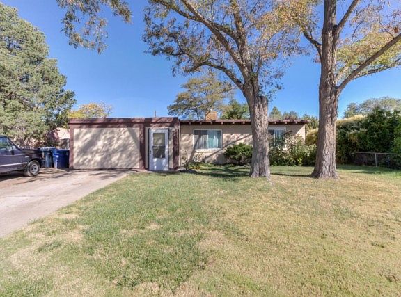2nd image of 2932 Graceland Dr NE