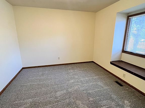 2nd image of 550 W 23rd St