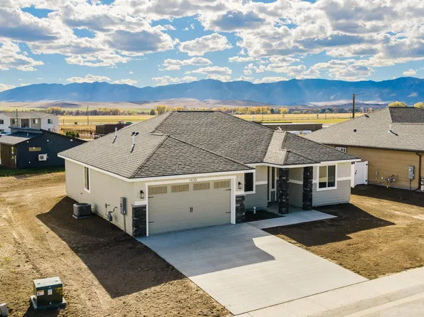 1430 Silverton Dr, Ranchester, WY 82839