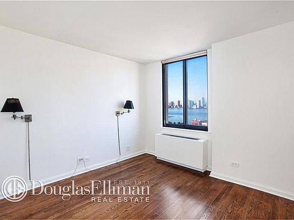 2nd image of 677 Washington St #12A