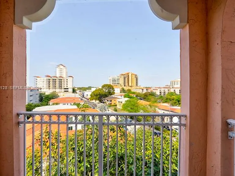 1 Alhambra Cir #601 — Photo 7