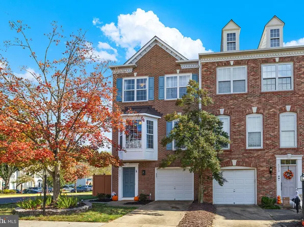 6311 Burgundy Leaf Ln, Alexandria, VA 22312