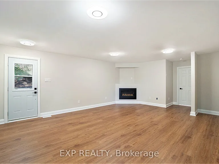 838 Saint Laurent Blvd #3 — Photo 3