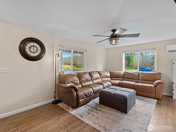 2nd image of 10616 189th Avenue NE
