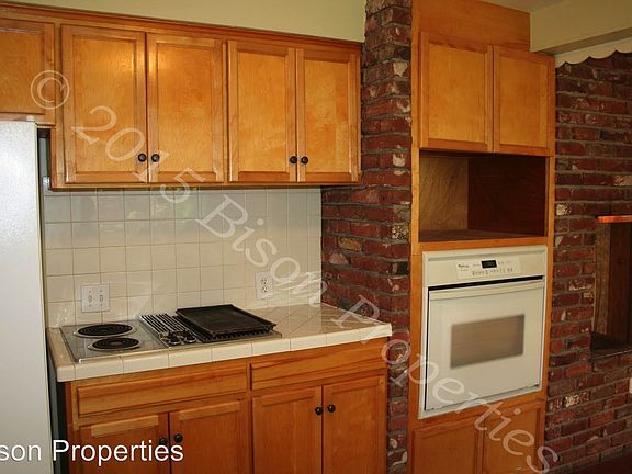 5th image of 3422 SE Guilford Ct