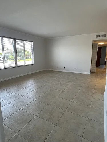 2020 NE 56th St #109 Photo 1