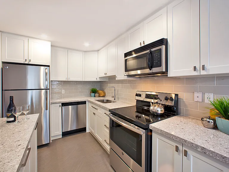 2300 Marine Dr — Photo 25
