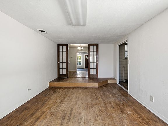 5th image of 809 S Brazos St