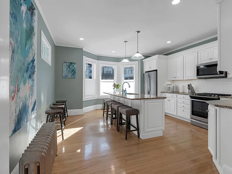 70 Humboldt Ave — Photo 8
