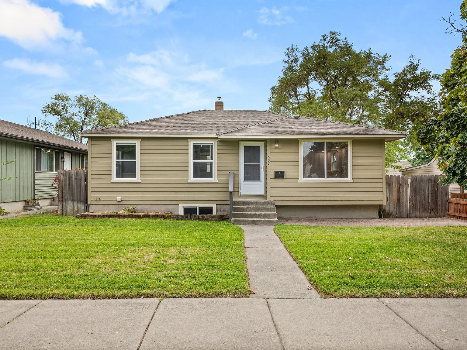 5 bed, 1900 sqft, $2,595 — Photo 2