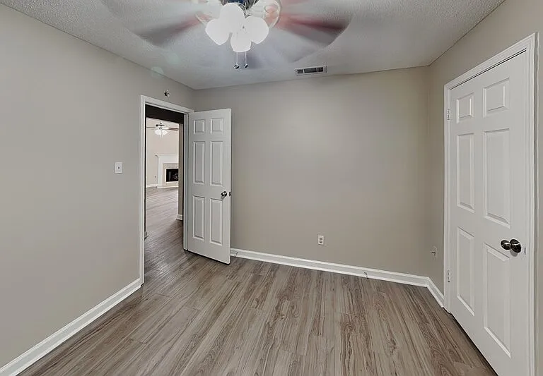 1633 Dexter Ln — Photo 10